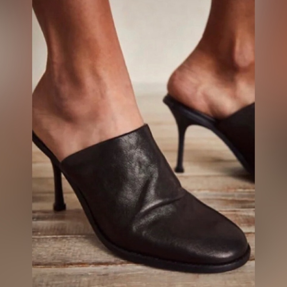 Free People Black Leila Womens Leather Slip On Mules size 9 NWOB